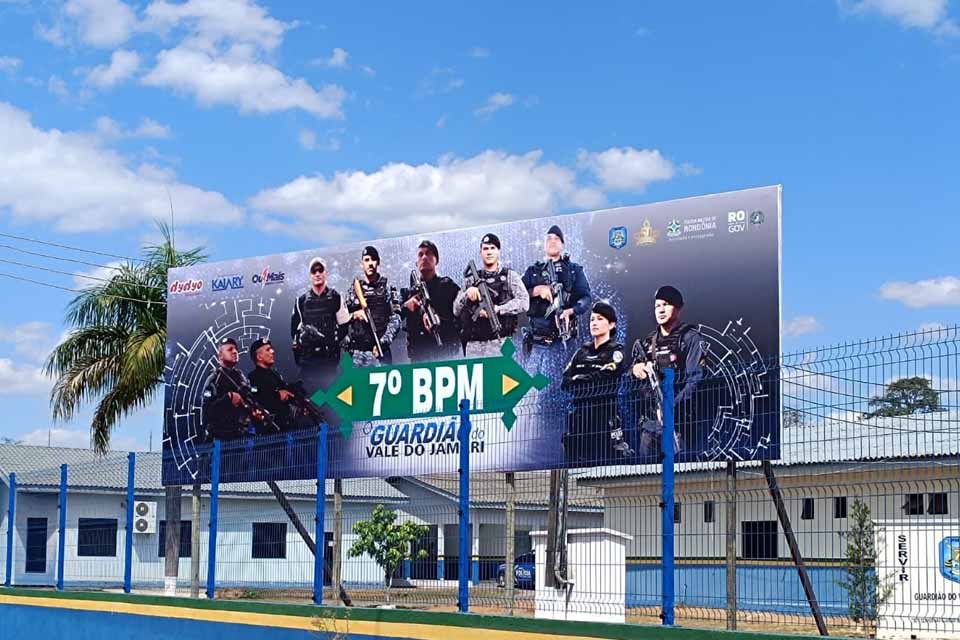 7º BPM instala outdoor institucional em Ariquemes com foco nos Guardiões do Vale do Jamari