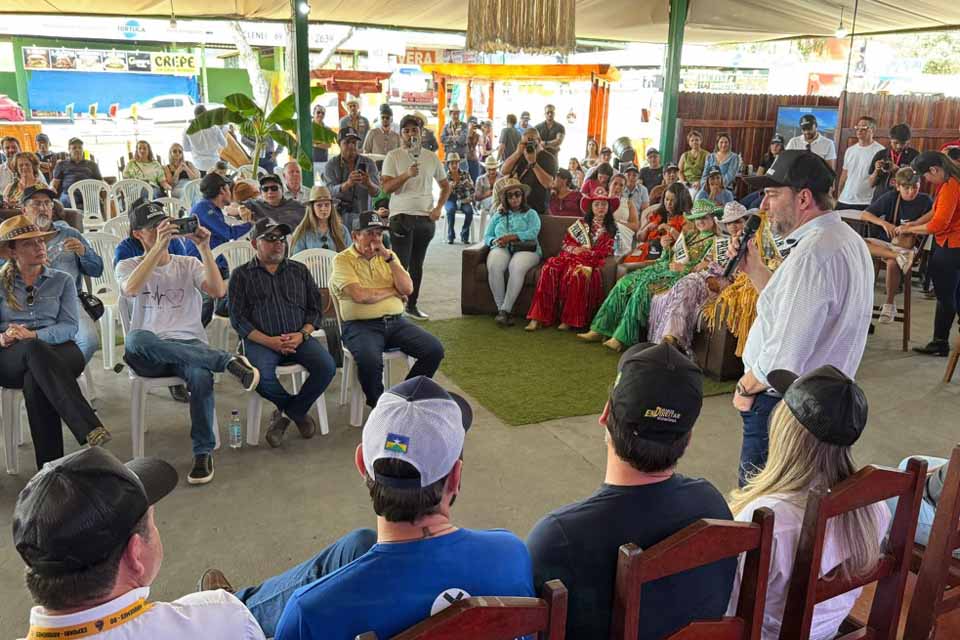 Alex Redano participa da abertura da Agroari 2025 e reafirma posição contra taxação do agronegócio