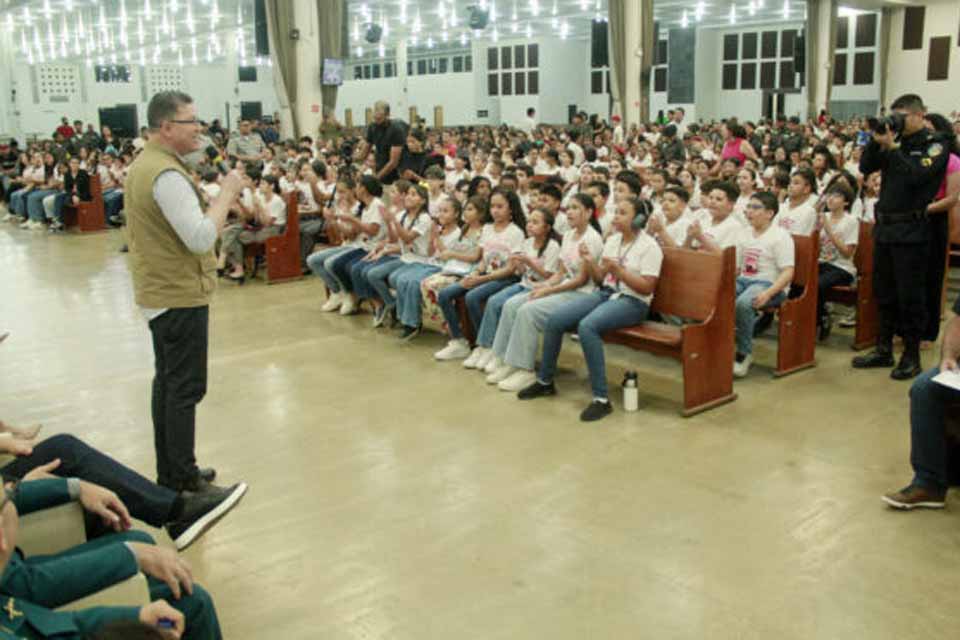 Proerd realiza formatura de 800 alunos do Ensino Fundamental em Porto Velho