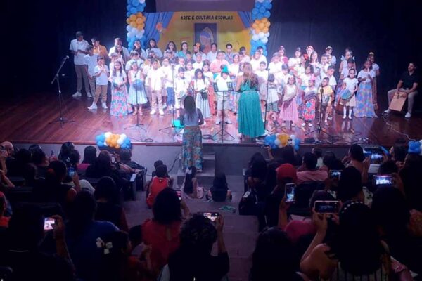 Alunos se apresentam em mostra de música e dança no Teatro Palácio das Artes
