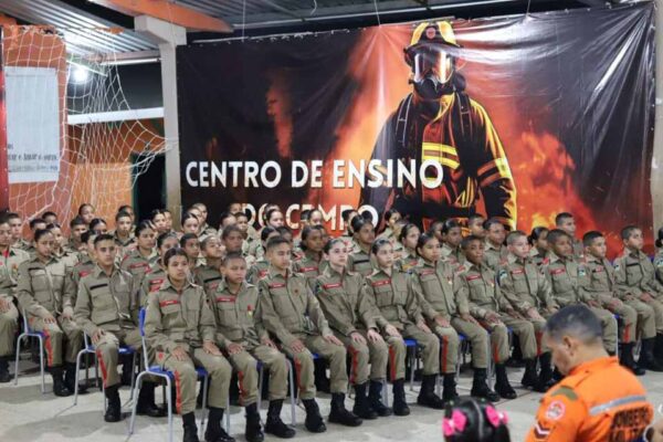 Aula inaugural reúne 60 alunos no Programa Bombeiro Mirim em Porto Velho