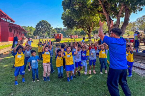 Estudantes da zona rural de Porto Velho visitam Complexo da Estrada de Ferro Madeira-Mamoré
