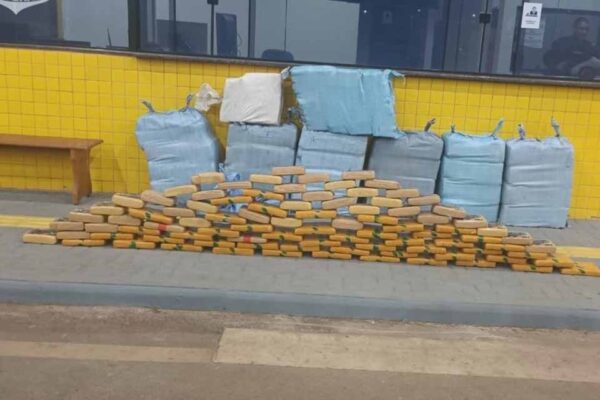 Motorista é detido com mais de 470 quilos de maconha em carreta estacionada em Vilhena