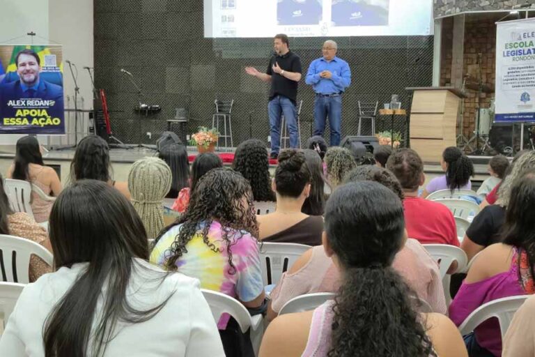 Curso de Libras é iniciado em Ariquemes com presença do presidente da Assembleia Legislativa