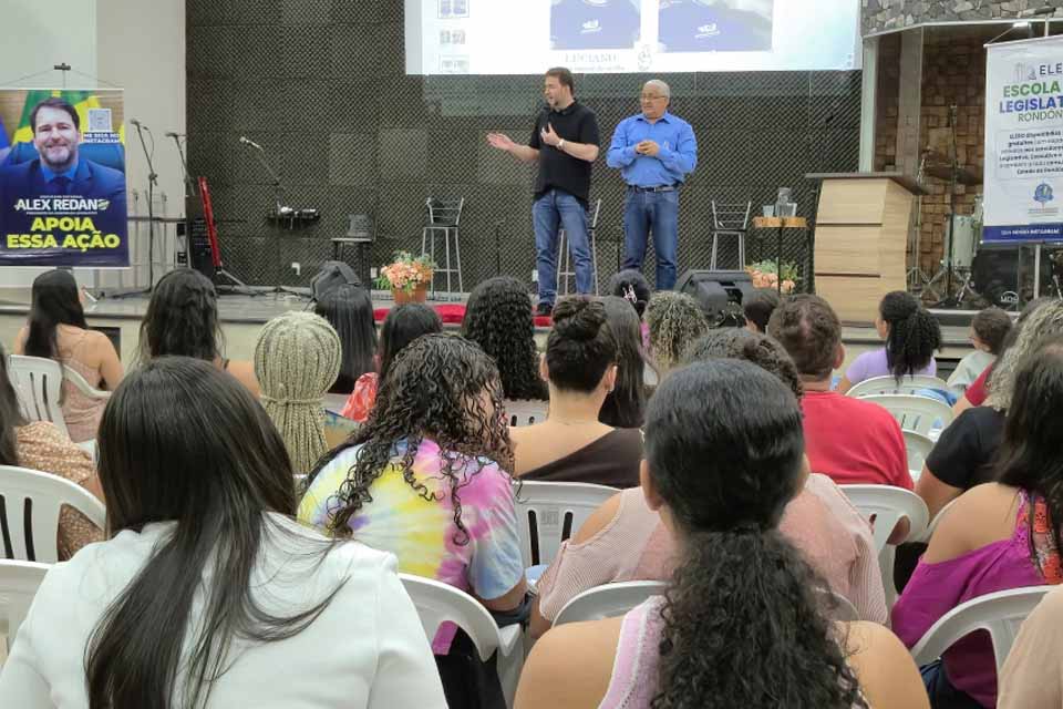 Curso de Libras é iniciado em Ariquemes com presença do presidente da Assembleia Legislativa