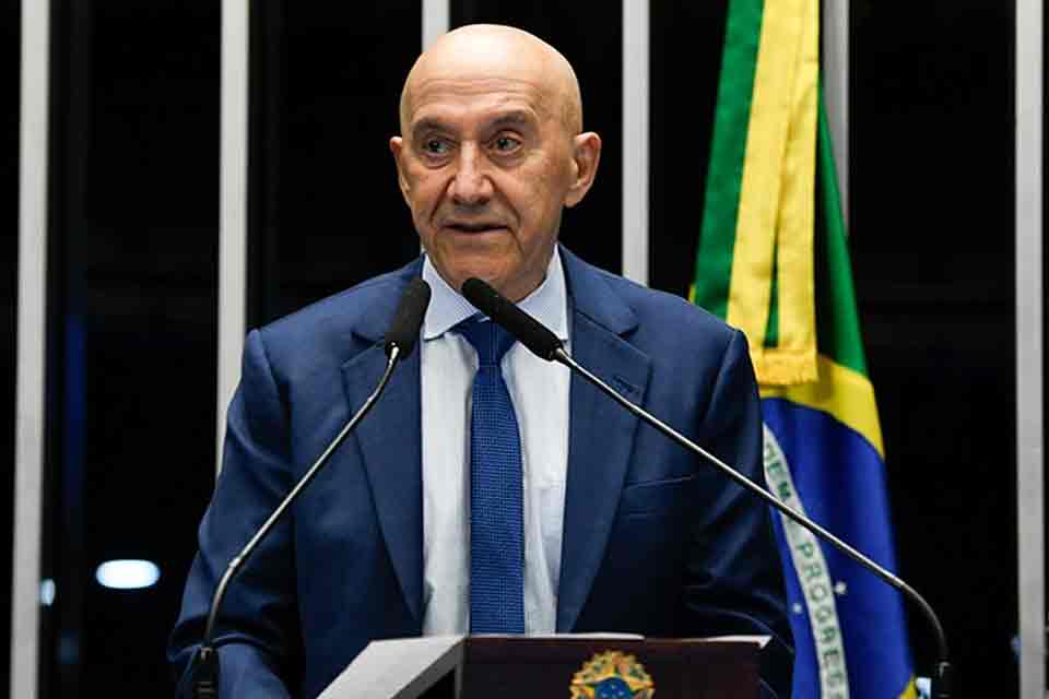 Confúcio Moura apresenta projeto de lei que proíbe publicidade não educativa em jogos online infantis