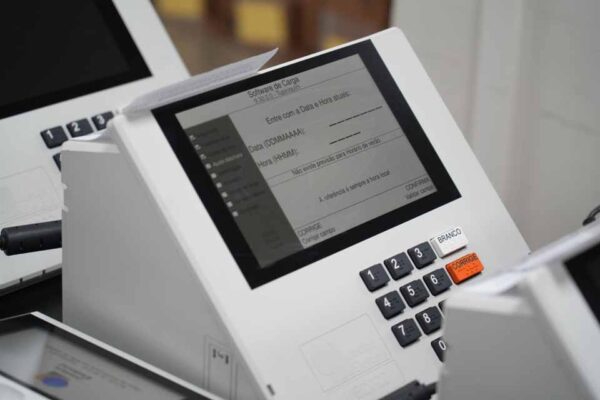 Urnas eletrônicas são preparadas para eleição distrital em Porto Velho no próximo domingo