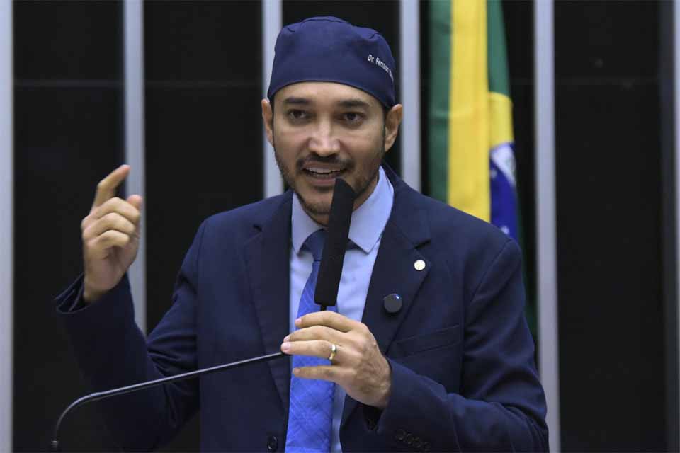 Fernando Máximo acompanha projetos voltados a pessoas com TEA e deficiência