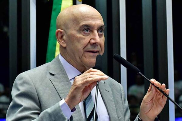 Confúcio Moura cita Lula, Collor e FHC ao criticar excesso de partidos e peso das emendas no Congresso