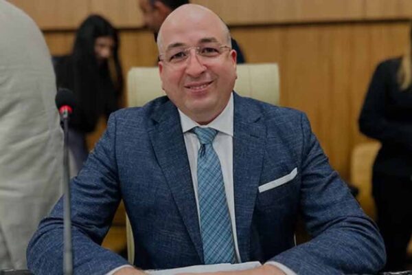 Limpeza de bueiro na Zona Sul está em andamento após pedido do vereador Gedeão Negreiros