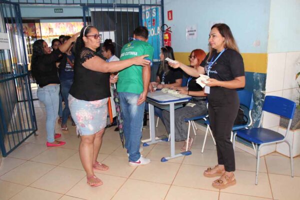 Prefeitura de Porto Velho promove ação social com serviços gratuitos na Escola Major Guapindaia