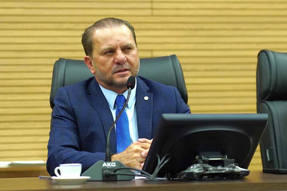 Deputado Cirone Deiró confirma novas obras de pavimentação em Cacoal