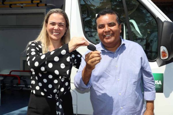 Deputada Cláudia de Jesus destina ambulância de R$ 400 mil para distrito de Triunfo