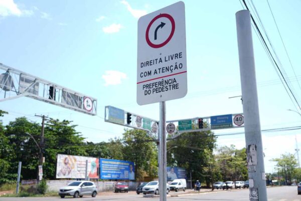 Porto Velho inicia implantação de sinalização que permite conversão à direita com semáforo vermelho