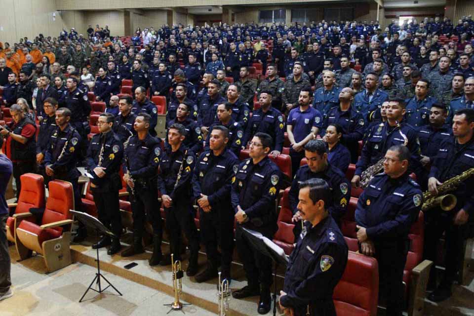 <div style="
                font-size: 18px;
                font-weight: bold;
                color: #0073aa;
                margin-bottom: 5px;
                text-transform: uppercase;
            ">HOMENAGEM</div>Governo de Rondônia promove homenagens e promoções no Dia do Soldado