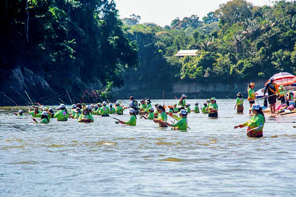 Mulheres participam de etapa do projeto “Elas Pescando” em Cabixi