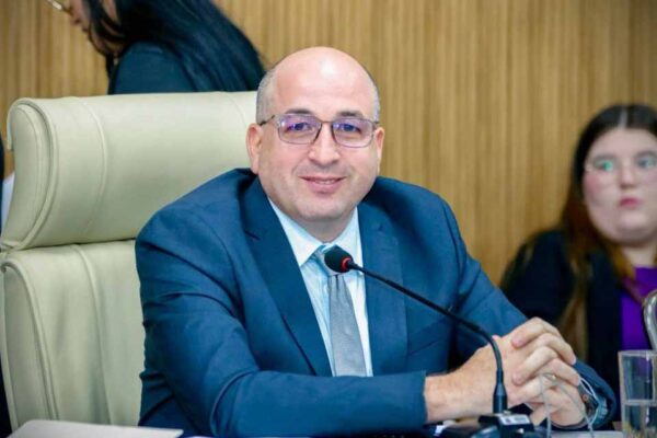 Câmara de Porto Velho analisa projeto de Gedeão Negreiros que proíbe adultização e erotização infantil em eventos e conteúdos públicos