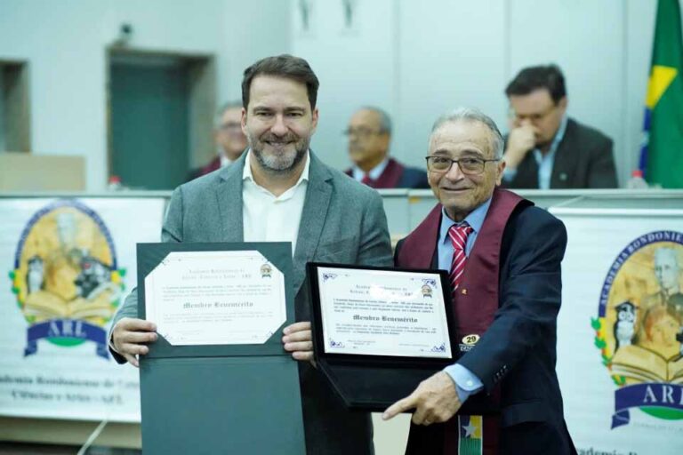 Deputado Alex Redano recebe título de membro benemérito da Academia Rondoniense de Letras