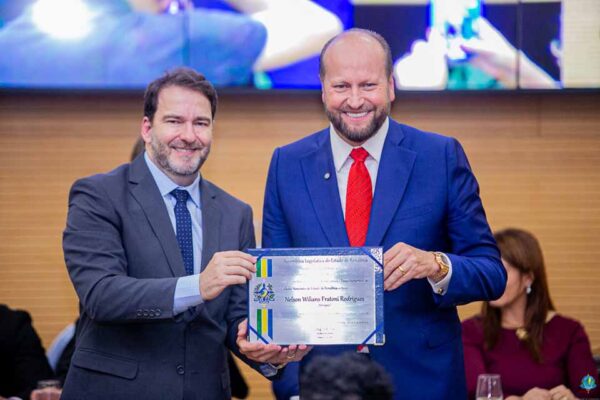 Nelson Willians recebe Medalha do Mérito Legislativo em solenidade proposta por Alex Redano