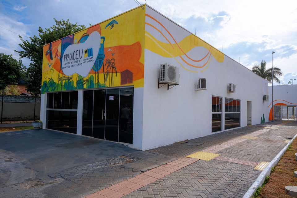 Aulas gratuitas de dança são oferecidas na Praça CEU para todas as idades