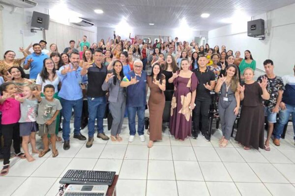 Curso de Libras forma mais de 150 pessoas em Espigão do Oeste com apoio parlamentar