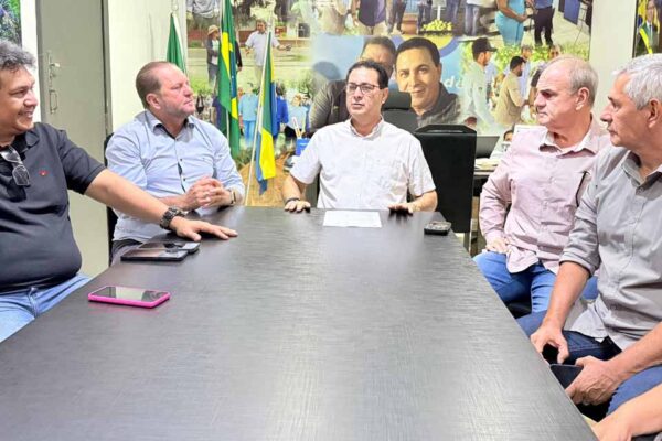 Cirone Deiró destina R$ 500 mil para construção de quadra sintética em Nova Estrela