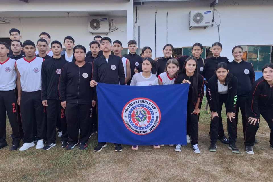 Deputada viabiliza transporte para alunos do CTPM X participarem de campeonato estadual