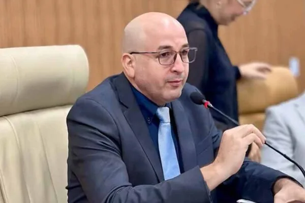 Serviço de limpeza e desobstrução de bueiro é concluído após pedido de Gedeão do Edvilson Negreiros