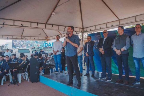 Prefeitura e Governo do Estado entregam praça revitalizada em Vista Alegre do Abunã
