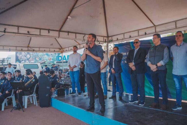 Prefeitura e Governo do Estado entregam praça revitalizada em Vista Alegre do Abunã