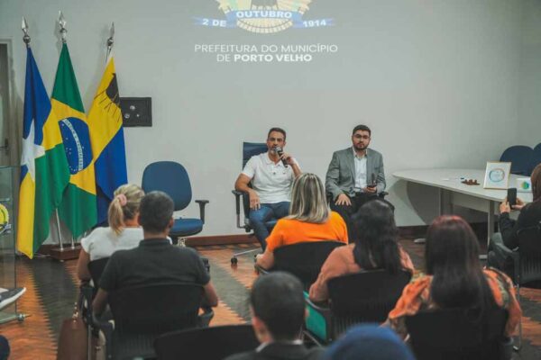 Prefeitura e administradores distritais discutem demandas das comunidades