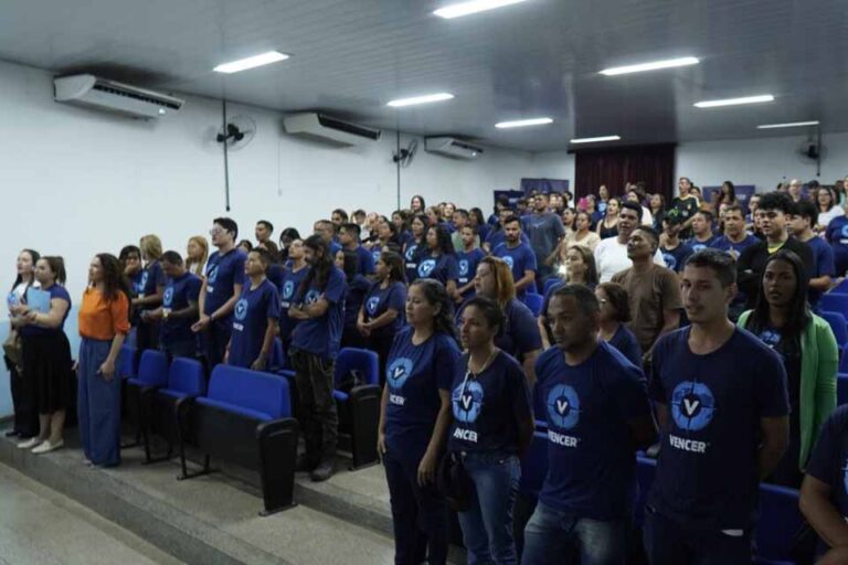 Programa Vencer forma 100 profissionais em Porto Velho e entrega kits de trabalho
