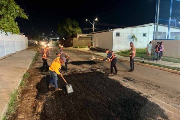 Prefeitura de Porto Velho realiza operação noturna de manutenção viária