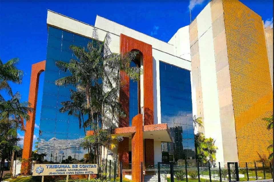 TCE reprova contas de prefeito de Castanheiras por reequilíbrio irregular em compra de alimentos