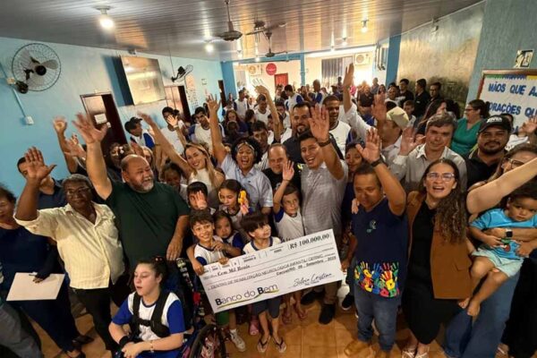 Autoridades acompanham repasse de R$ 100 mil de Sílvia Cristina ao Cernic em Cacoal