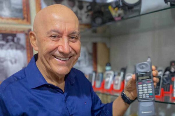 Confúcio Moura relembra início da carreira em Brasília e resistência ao uso de celular