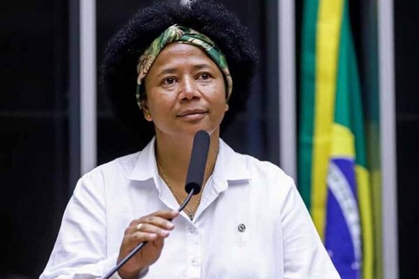 Quatro pessoas de Ariquemes são condenadas por mensagens homofóbicas contra a deputada Silvia Cristina