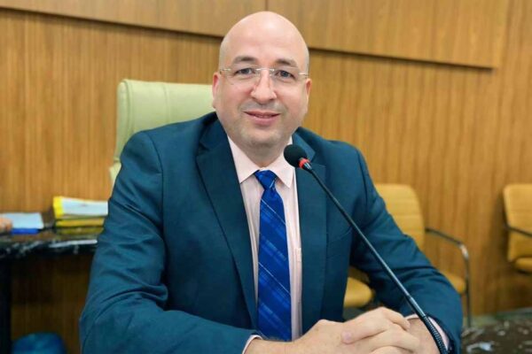 Gedeão do Edwilson Negreiros solicita revitalização de faixa de pedestres e instalação de redutores em frente à Escola Moranguinho
