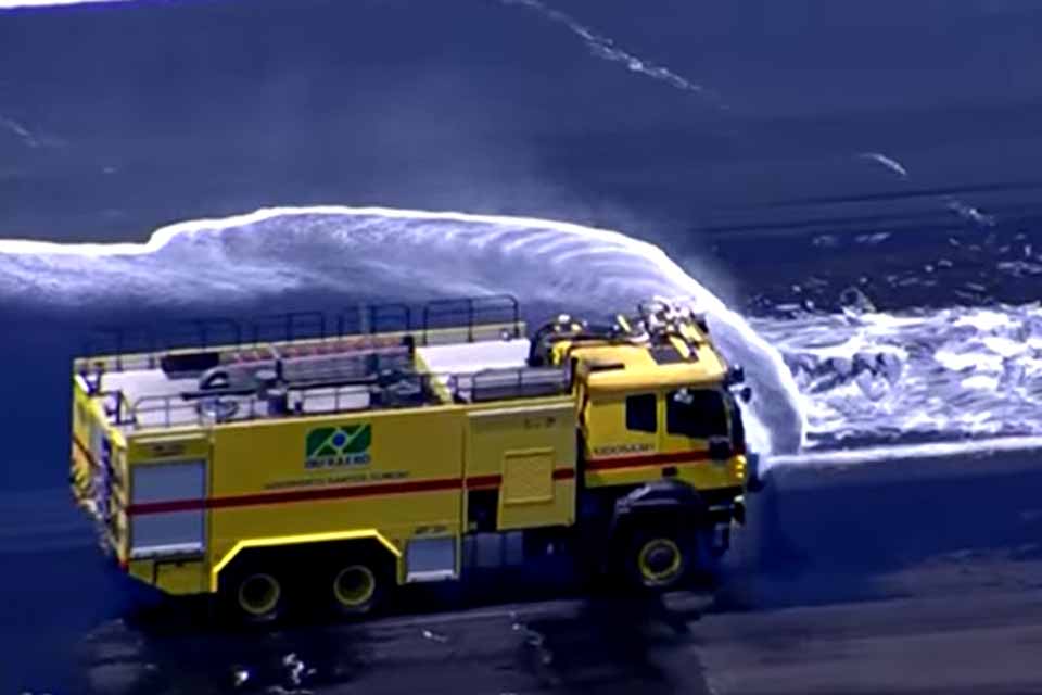<div style="
                font-size: 18px;
                font-weight: bold;
                color: #0073aa;
                margin-bottom: 5px;
                text-transform: uppercase;
            ">AEROPORTO SANTOS DUMONT</div>Santos Dumont tem operações suspensas após vazamento de óleo e voos são cancelados