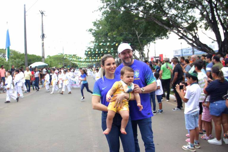 Ariquemes realiza desfile cívico em comemoração aos 203 anos da Independência do Brasil