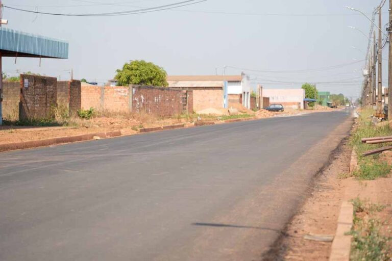 Prefeitura conclui asfaltamento e drenagem na avenida Calama, no bairro Lagoa Azul