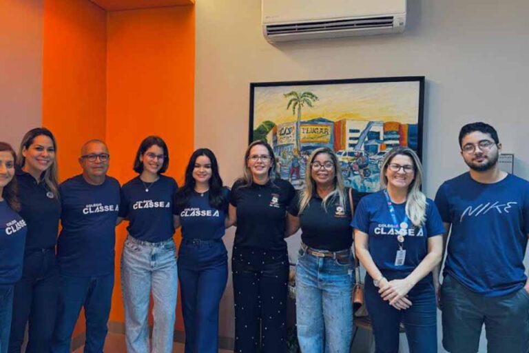 Siça Andrade apresenta história da Banda do Vai Quem Quer em escola de Porto Velho