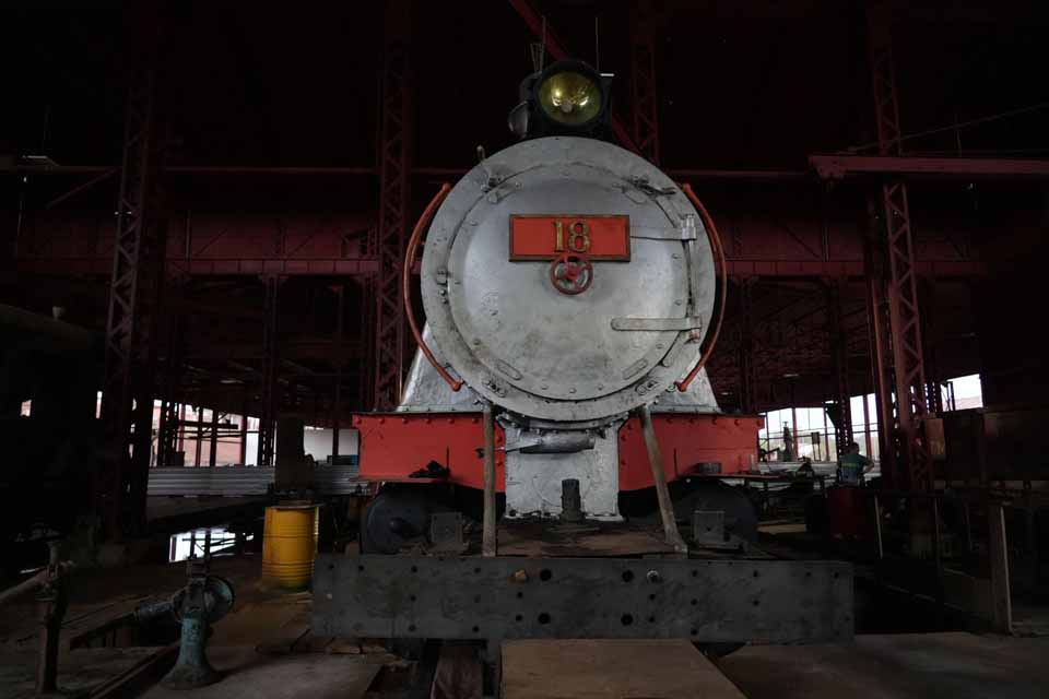 <div style="
                font-size: 18px;
                font-weight: bold;
                color: #0073aa;
                margin-bottom: 5px;
                text-transform: uppercase;
            ">RESGATE DA HISTÓRIA</div>Locomotiva 18 é restaurada para integrar programação dos 111 anos de Porto Velho