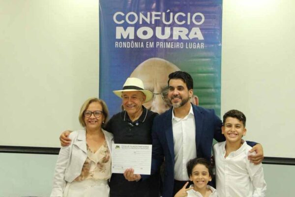 Confúcio Moura amplia MDB em Rondônia com filiações de representantes de universidades