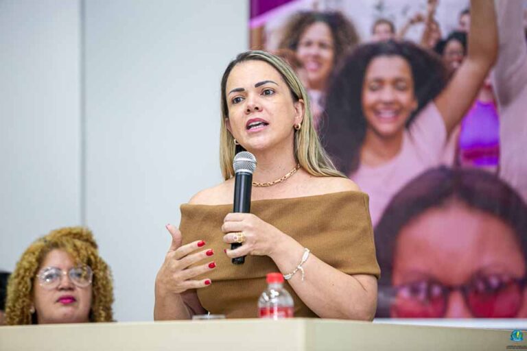 Deputada solicita palestras sobre violência contra a mulher nas escolas estaduais