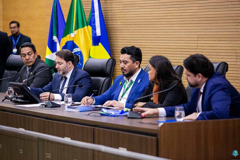 <div style="
                font-size: 18px;
                font-weight: bold;
                color: #0073aa;
                margin-bottom: 5px;
                text-transform: uppercase;
            ">COMISSÃO DE SAÚDE</div>Alero convoca secretário para prestar esclarecimentos sobre atendimento de saúde em Rondônia