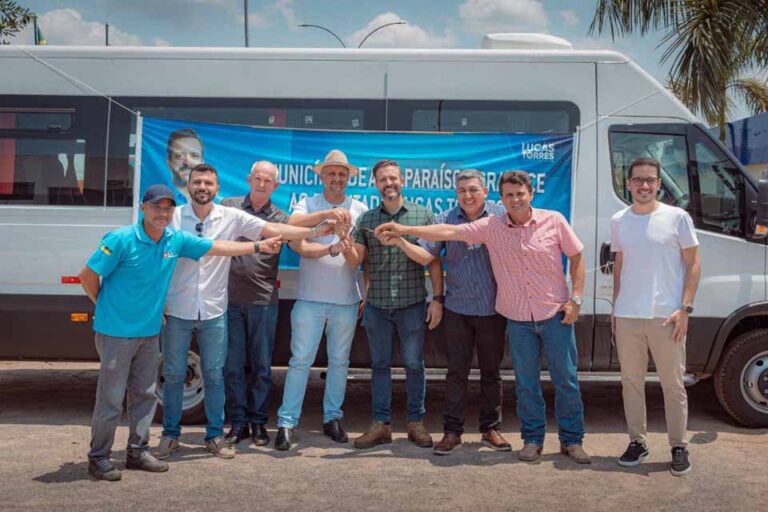 Alto Paraíso recebe van para transporte de pacientes adquirida com emenda parlamentar