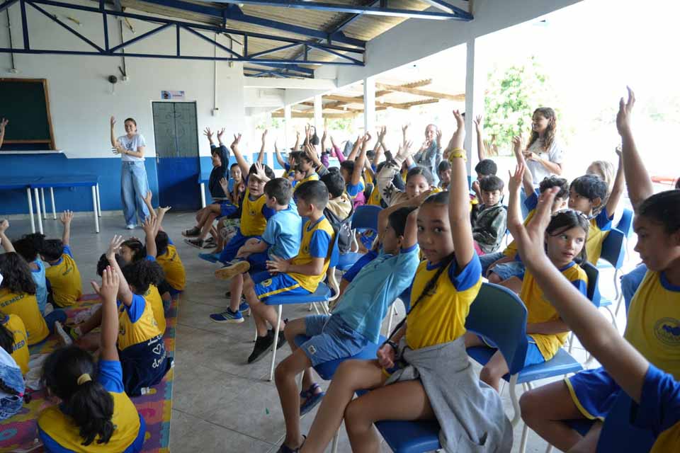 <div style="
                font-size: 18px;
                font-weight: bold;
                color: #0073aa;
                margin-bottom: 5px;
                text-transform: uppercase;
            ">EDUCAÇÃO INCLUSIVA</div>Escola Bilíngue Porto Velho promove educação inclusiva e valoriza cultura surda