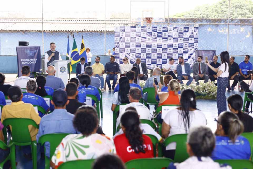 <div style="
                font-size: 18px;
                font-weight: bold;
                color: #0073aa;
                margin-bottom: 5px;
                text-transform: uppercase;
            ">REGULARIZAÇÃO FUNDIÁRIA</div>Famílias do Núcleo 10 de Junho recebem títulos de propriedade em Porto Velho