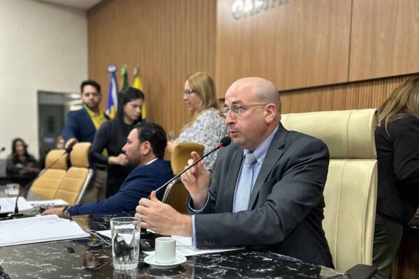 Presidente da Câmara solicita mutirão para limpeza e desobstrução de drenagens no Bairro Nova Floresta